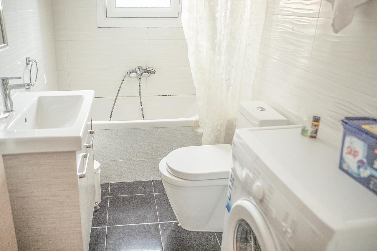 Spacious1 Bedroom Flat In The Heart Of Aten Exteriör bild